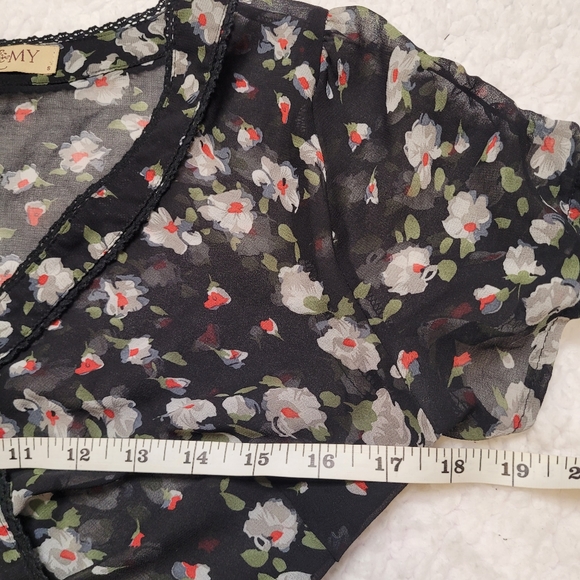 Romy | Sheer Floral Blouse - Picture 10 of 13